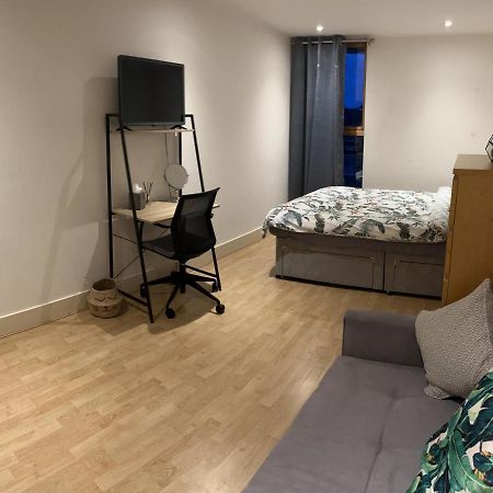 Large Room And Private Bathroom London Kültér fotó